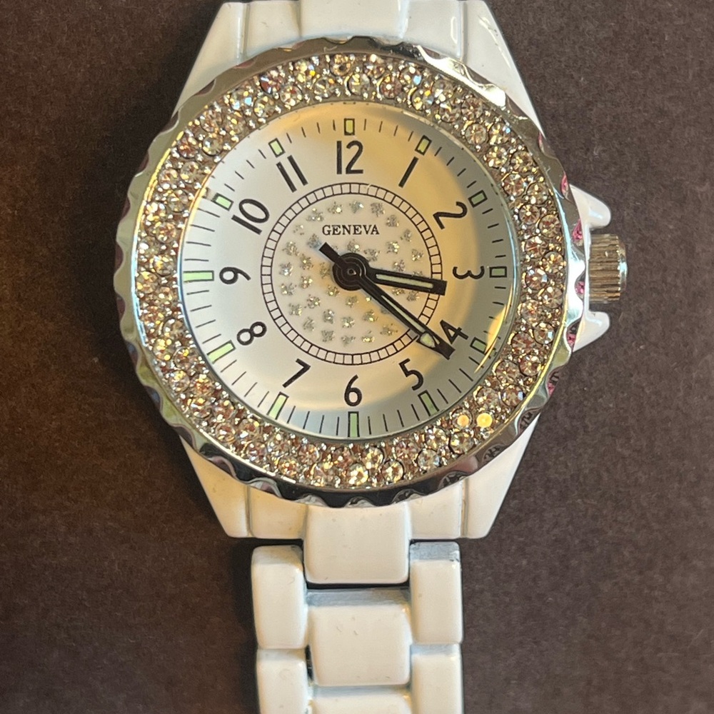 Geneva White and Silver Watch with Sparkling Bezel!!! New battery!!!
